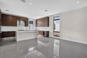 8243 NW 48th St, Doral, FL 33166 - Photo 17