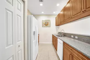 852 NW 9th St, Hallandale Beach, FL 33009 - Photo 7