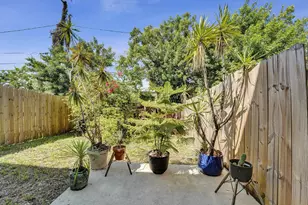 852 NW 9th St, Hallandale Beach, FL 33009 - Photo 25