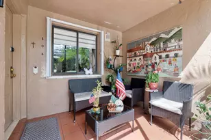 435 Lakeview Dr, Weston, FL 33326 - Photo 13
