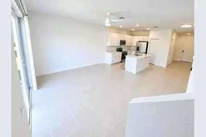 321 SE Crossoak Lane, Port Saint Lucie, FL 34984 - Photo 5