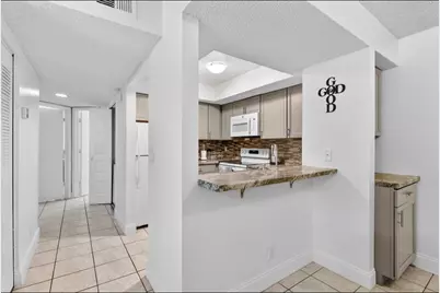1548 SE Royal Green Circle #206, Port Saint Lucie, FL 34952 - Photo 5