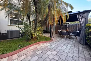 135 Riverwalk Cir, Sunrise, FL 33326 - Photo 15