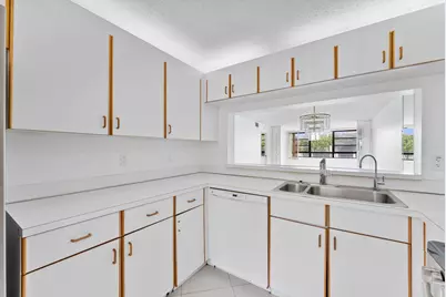 10634 W Clairmont Circle, Tamarac, FL 33321 - Photo 13