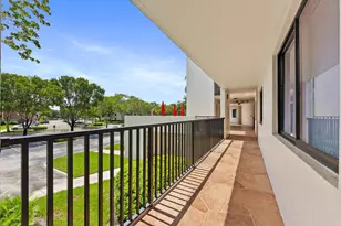 10634 W Clairmont Cir, Tamarac, FL 33321 - Photo 7