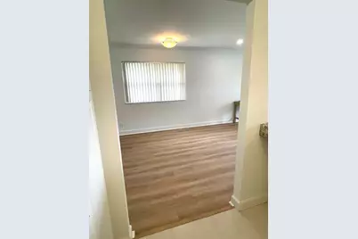 114 Valencia E, Delray Beach, FL 33446 - Photo 3