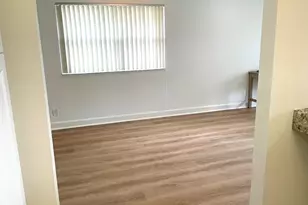 114 Valencia E, Delray Beach, FL 33446 - Photo 3