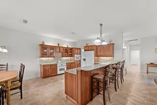 1211 Singer Dr, Singer Island, FL 33404 - Photo 9