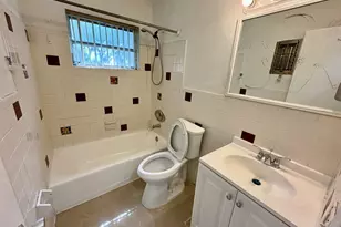 308 SE 12th St, Deerfield Beach, FL 33441 - Photo 13