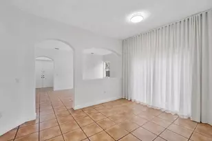 8911 NW 178th Ln, Hialeah, FL 33018 - Photo 7