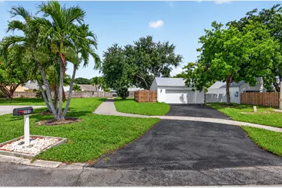 905 NW 21st Way, Delray Beach, FL 33445 - Photo 5