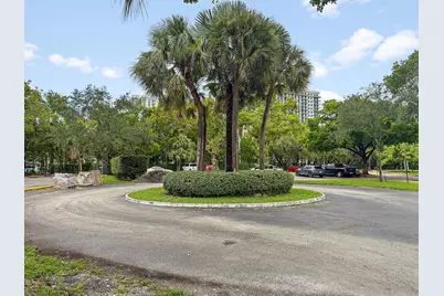 8290 Lake Drive #250, Doral, FL 33166 - Photo 31