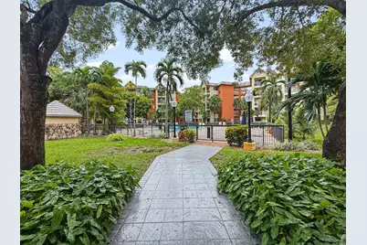 8290 Lake Drive #250, Doral, FL 33166 - Photo 43