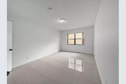8290 Lake Drive #250, Doral, FL 33166 - Photo 15