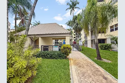 8290 Lake Drive #250, Doral, FL 33166 - Photo 39