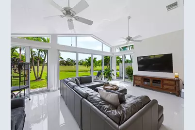 12920 Touchstone Place, Palm Beach Gardens, FL 33418 - Photo 11