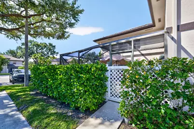 42 Essex Court #B, Royal Palm Beach, FL 33411 - Photo 3
