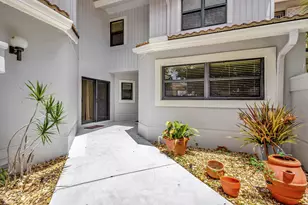 527 Prestwick Cir, Palm Beach Gardens, FL 33418 - Photo 7