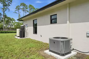 18477 Sycamore Dr W, The Acreage, FL 33470 - Photo 17