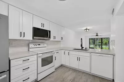 1701 Sabal Ridge Circle #D, Palm Beach Gardens, FL 33418 - Photo 7