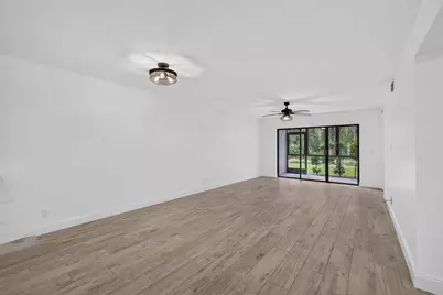 1701 Sabal Ridge Circle #D, Palm Beach Gardens, FL 33418 - Photo 11