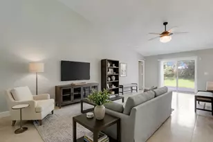825 SE Cavern Ave, Port Saint Lucie, FL 34983 - Photo 9
