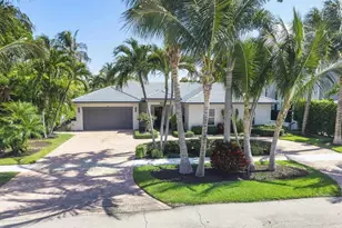 725 NE 36th St, Boca Raton, FL 33431 - Photo 1