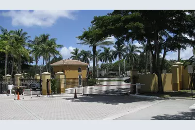 155 NW 96th Terrace #Bldg 2 apt 302, Pembroke Pines, FL 33024 - Photo 3