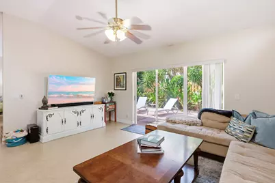 435 Mohawk Lane, Boca Raton, FL 33487 - Photo 9