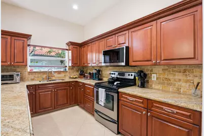 435 Mohawk Lane, Boca Raton, FL 33487 - Photo 11