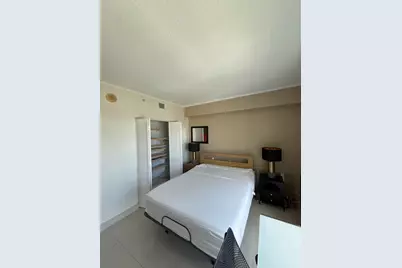 325 S Biscayne Boulevard #3926-B, Miami, FL 33131 - Photo 3