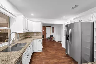 8412 NW 26th Dr, Coral Springs, FL 33065 - Photo 11