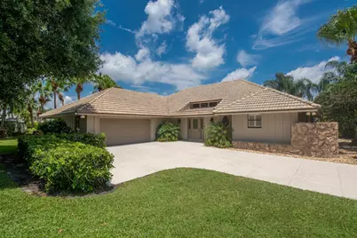 13 Balfour Road W, Palm Beach Gardens, FL 33418 - Photo 1
