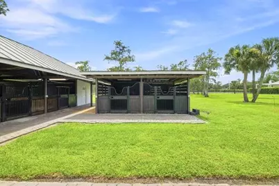 14902 Paddock Drive, Wellington, FL 33414 - Photo 13