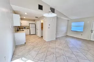 2002 S 10th St, Fort Pierce, FL 34950 - Photo 1