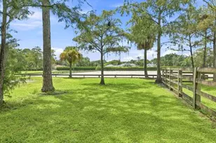 14902 Paddock Dr, Wellington, FL 33414 - Photo 3
