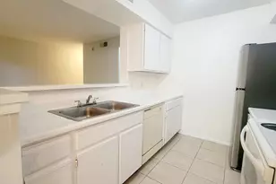 2667 NW 33rd St, Oakland Park, FL 33309 - Photo 5