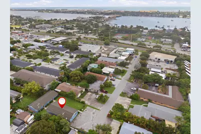 351 Wickline Boulevard, Lantana, FL 33462 - Photo 3