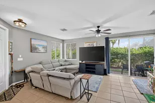 2785 S Evergreen Cir, Boynton Beach, FL 33426 - Photo 7