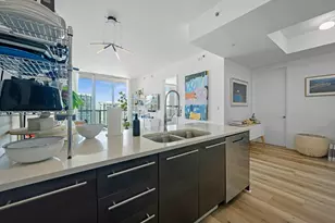 55 SE 6th St, Miami, FL 33131 - Photo 5