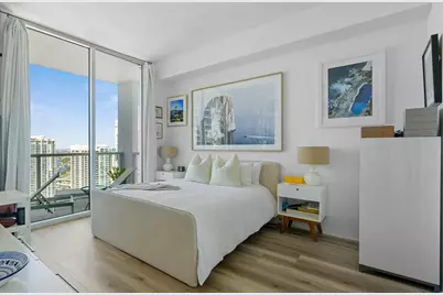 55 SE 6th Street #4300, Miami, FL 33131 - Photo 17
