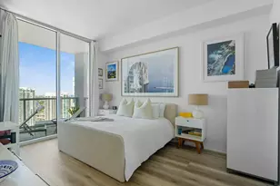 55 SE 6th St, Miami, FL 33131 - Photo 17
