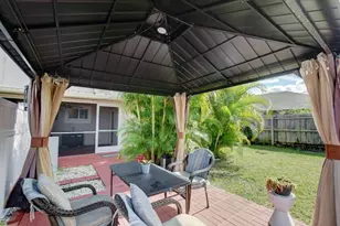 1371 Woodcrest Rd W, West Palm Beach, FL 33417 - Photo 5