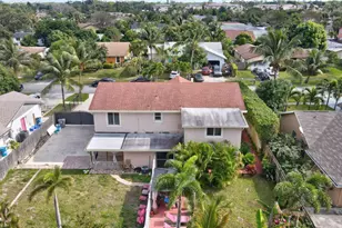 1371 Woodcrest Rd W, West Palm Beach, FL 33417 - Photo 3