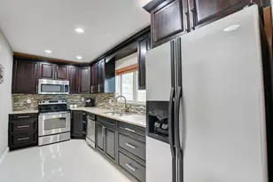 1371 Woodcrest Rd W, West Palm Beach, FL 33417 - Photo 15