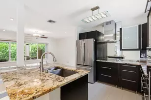 425 NE 20th St, Boca Raton, FL 33431 - Photo 11