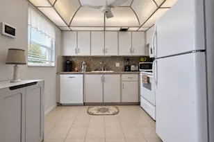 108 Somerset F, West Palm Beach, FL 33417 - Photo 3