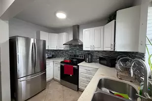 605 Ixoria Ave, Fort Pierce, FL 34982 - Photo 5