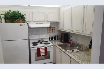 15 Salisbury A, West Palm Beach, FL 33417 - Photo 3