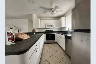 5671 NE 8th Avenue, Oakland Park, FL 33334 - Photo 9
